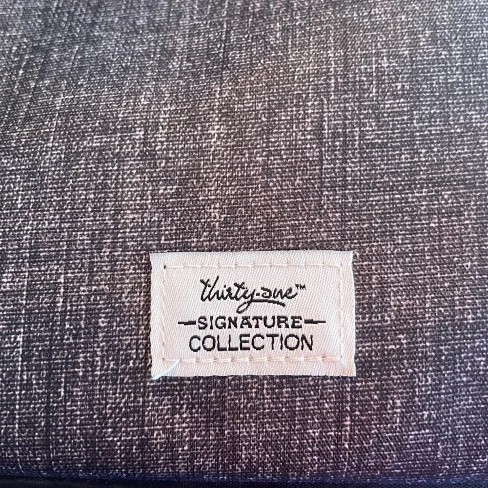 31 THIRTY ONE SIGNATURE COLLECTION 2 insulated bags. - Picture 2 of 9